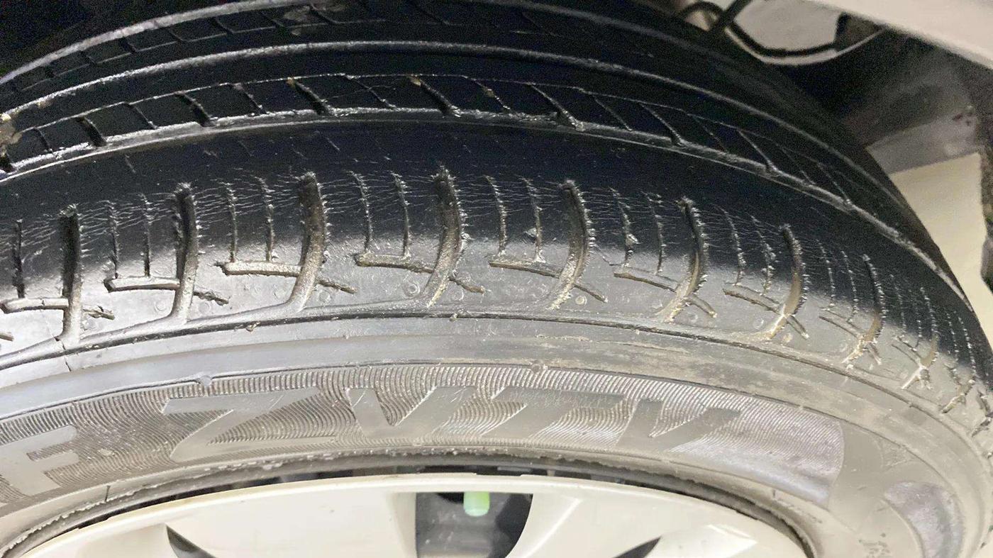 2018 Maruti Baleno DELTA PETROL 1.2, Petrol, Manual, 42,112 km, Left Front Tyre Tread