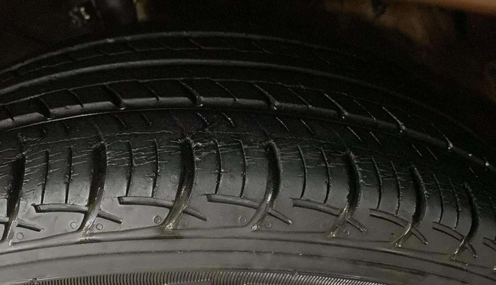 2017 Maruti Baleno DELTA PETROL 1.2, Petrol, Manual, 43,766 km, Right Rear Tyre Tread