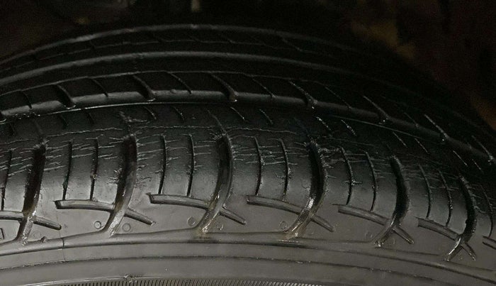 2017 Maruti Baleno DELTA PETROL 1.2, Petrol, Manual, 43,766 km, Left Rear Tyre Tread