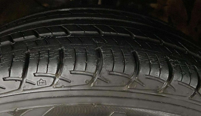 2017 Maruti Baleno DELTA PETROL 1.2, Petrol, Manual, 43,766 km, Left Front Tyre Tread