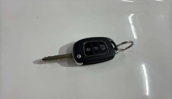 2019 Hyundai VENUE S 1.0 TURBO DCT, Petrol, Automatic, 45,877 km, Key Close Up