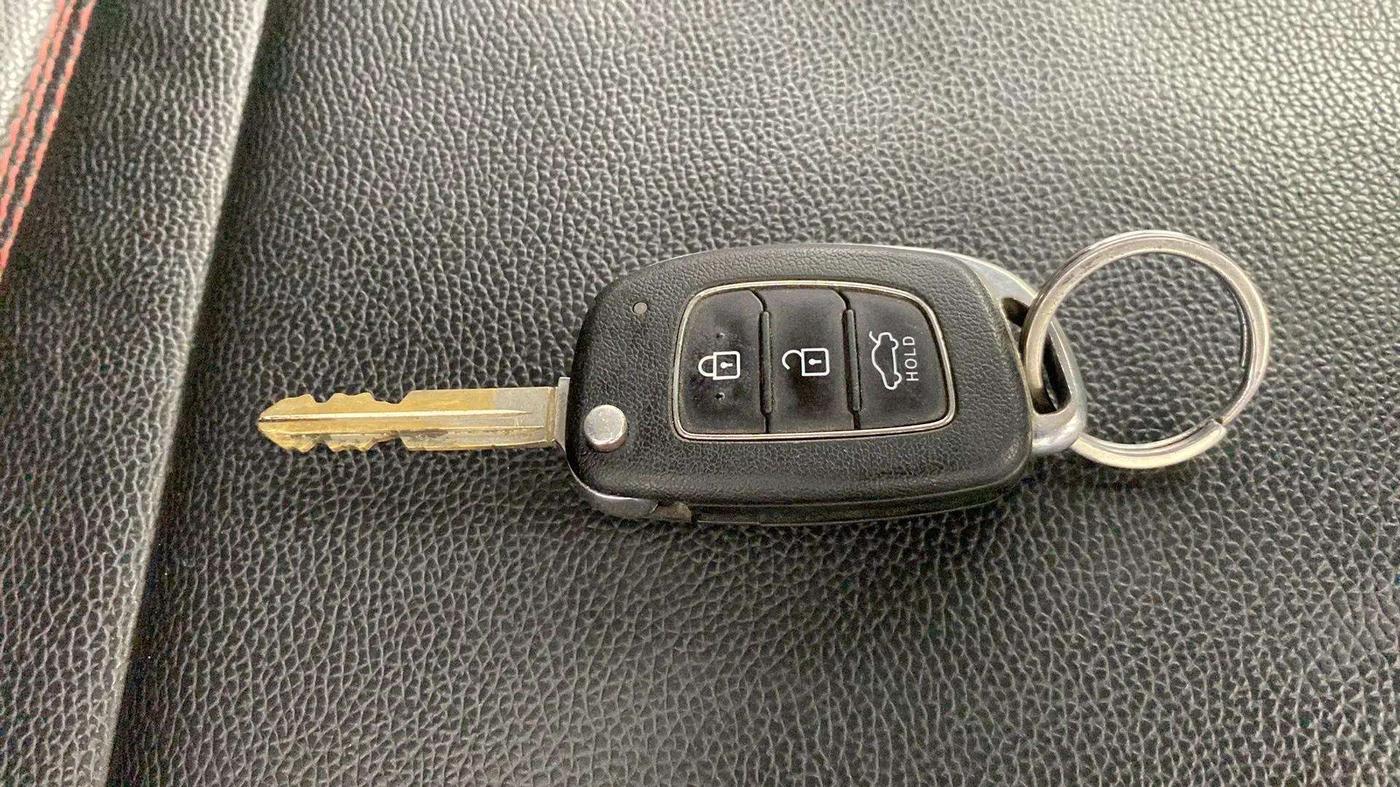 2020 Hyundai AURA S 1.2, Petrol, Manual, 48,780 km, Key Close Up