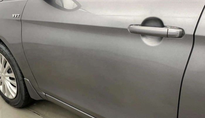 2015 Maruti Ciaz VXI+, Petrol, Manual, 68,199 km, Front passenger door - Slightly dented