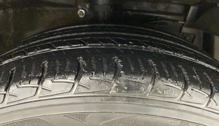 2015 Maruti Ciaz VXI+, Petrol, Manual, 68,199 km, Right Front Tyre Tread