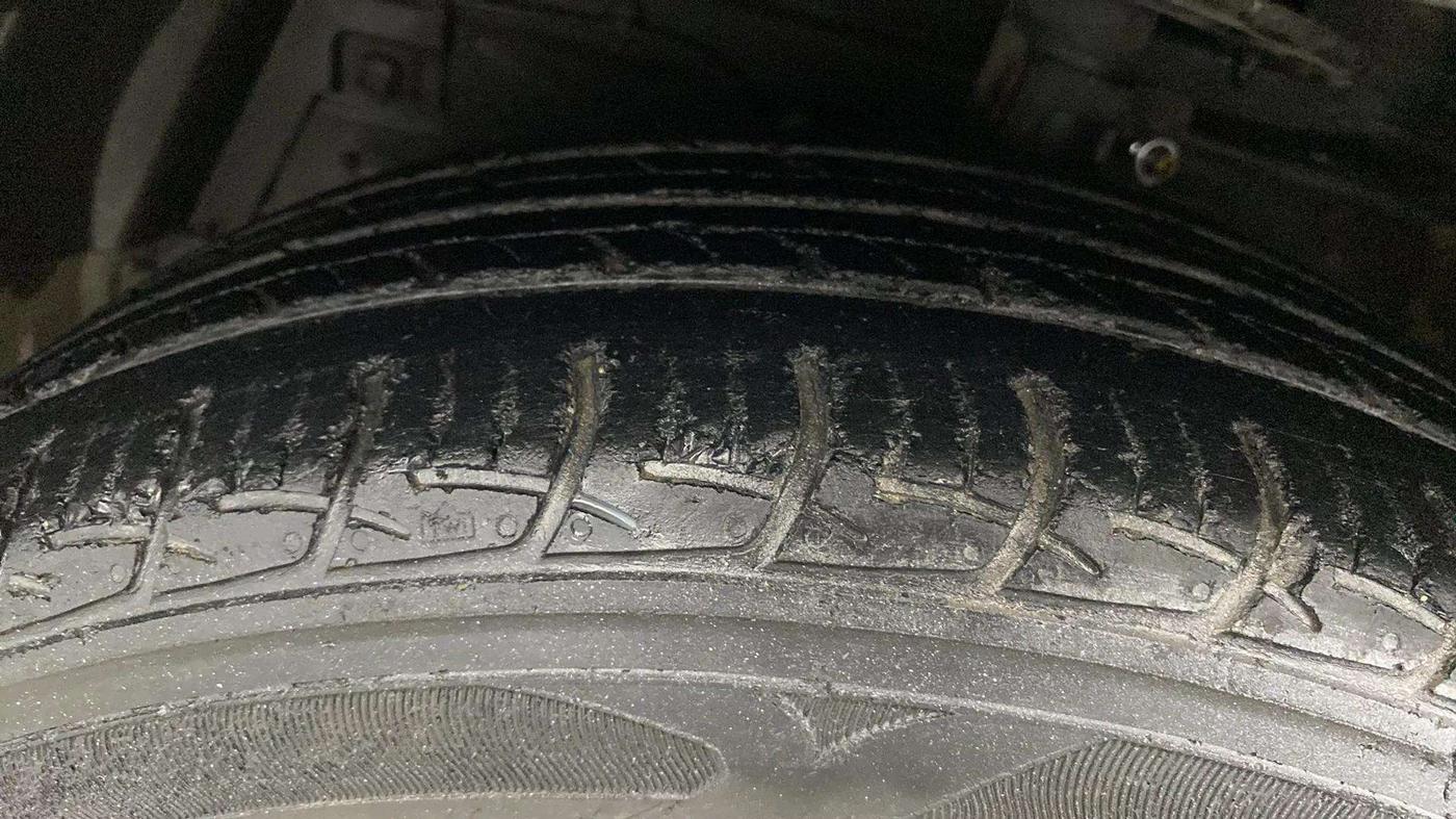 2015 Maruti Ciaz VXI+, Petrol, Manual, 68,199 km, Left Front Tyre Tread