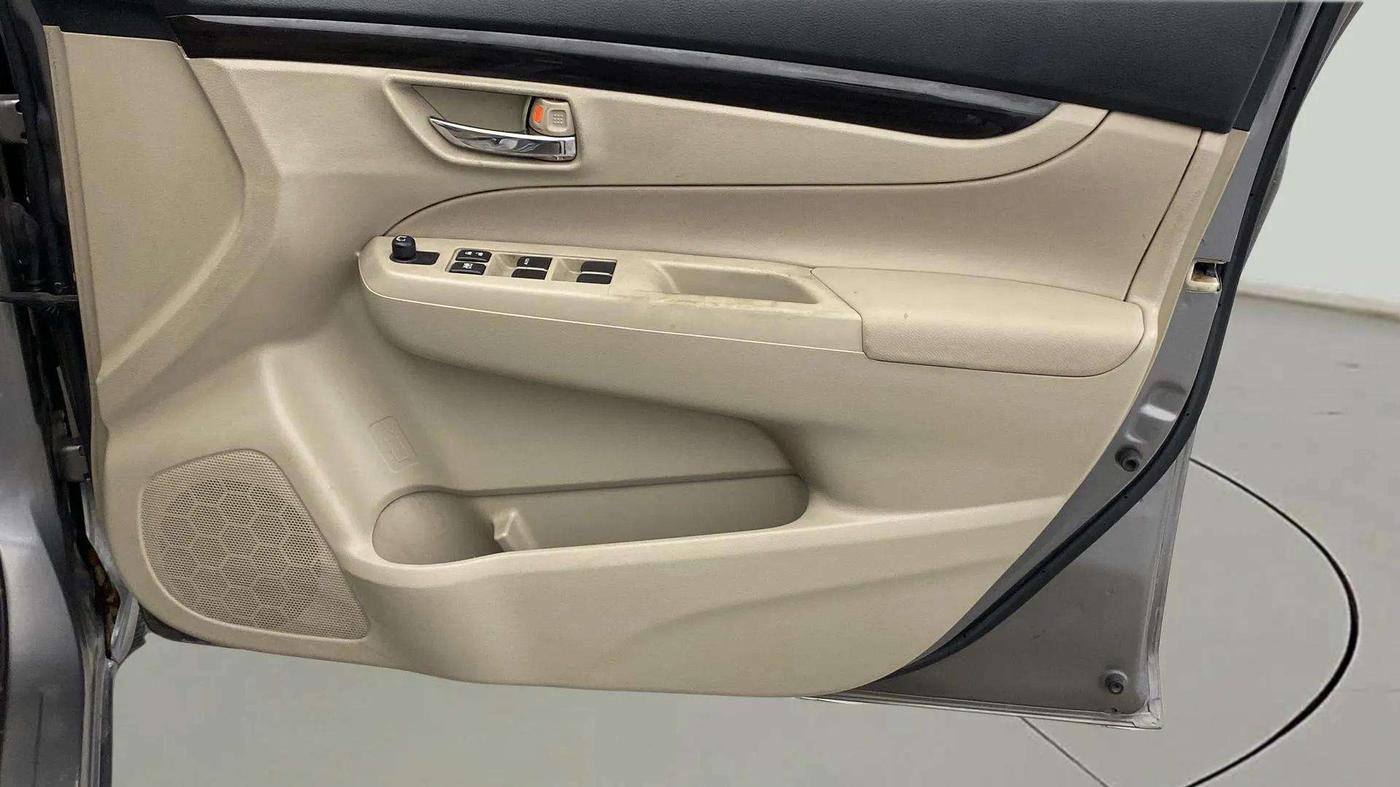 2015 Maruti Ciaz VXI+, Petrol, Manual, 68,199 km, Driver Side Door Panels Control
