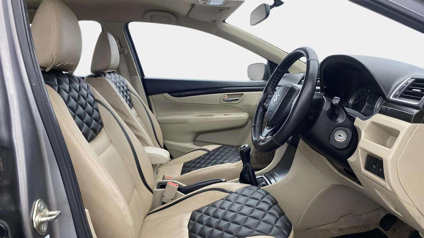 2015 Maruti Ciaz VXI+, Petrol, Manual, 68,199 km, Right Side Front Door Cabin