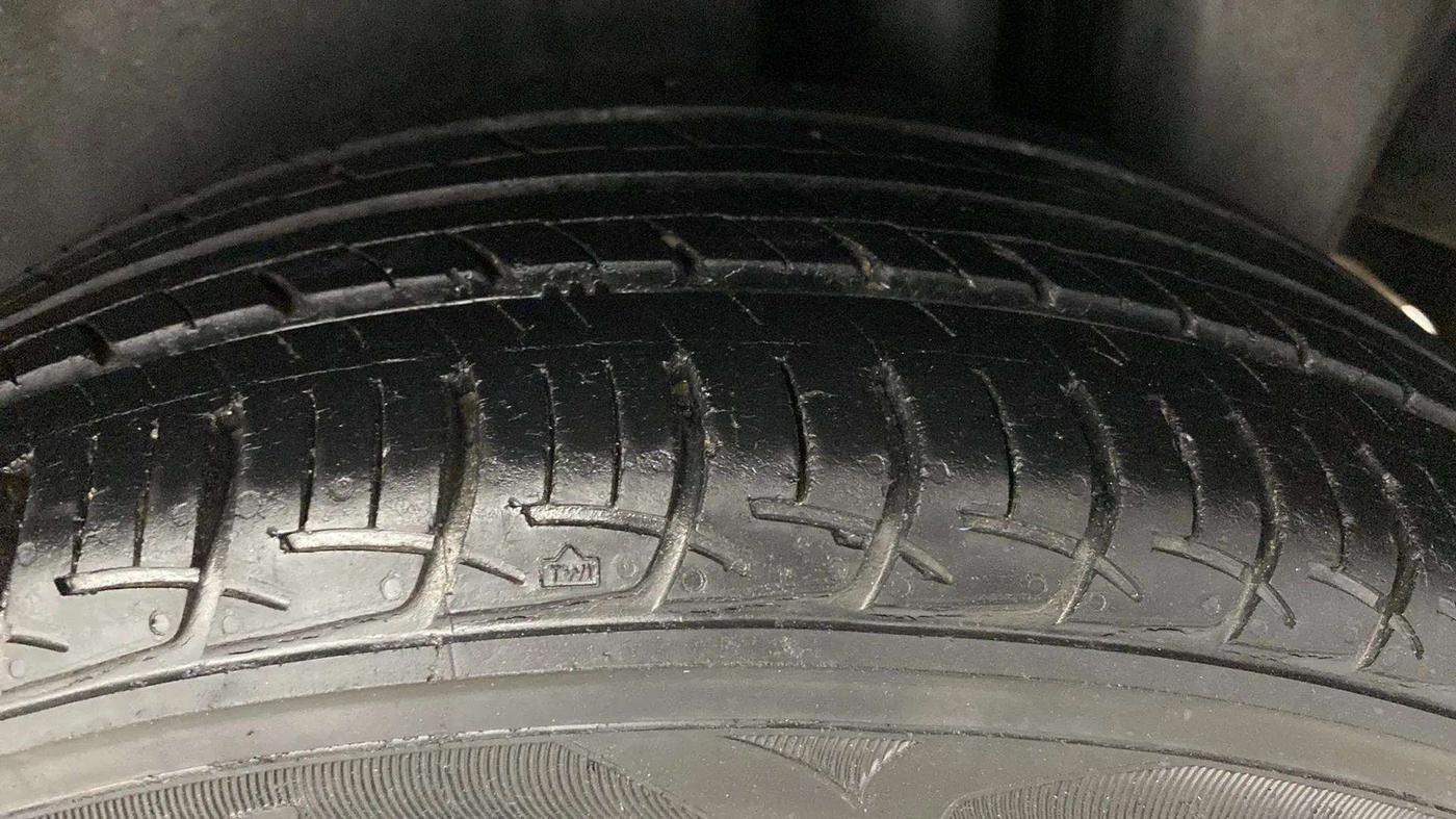 2015 Maruti Ciaz VXI+, Petrol, Manual, 68,199 km, Left Rear Tyre Tread