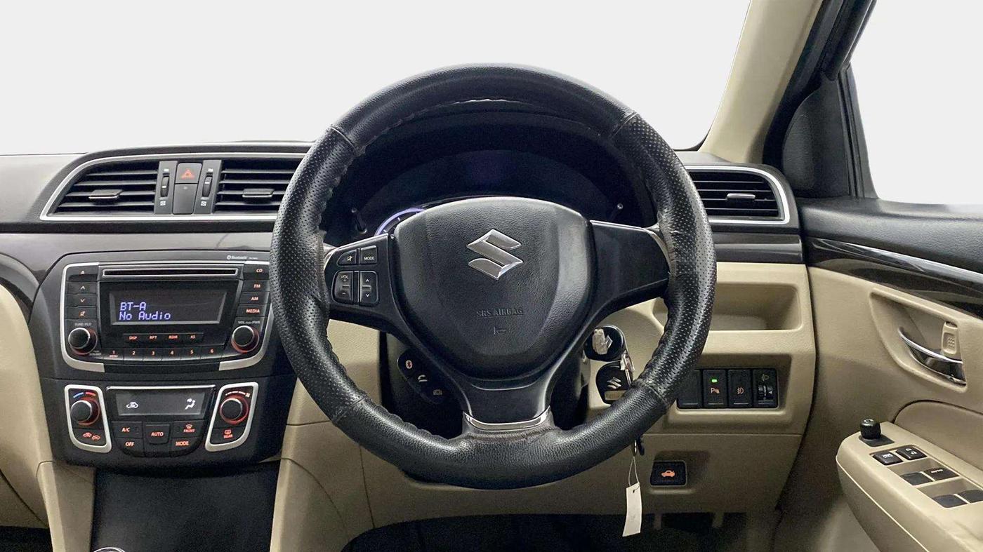 2015 Maruti Ciaz VXI+, Petrol, Manual, 68,199 km, Steering Wheel Close Up