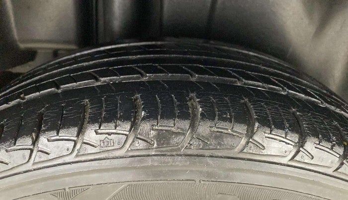 2015 Maruti Ciaz VXI+, Petrol, Manual, 68,199 km, Right Rear Tyre Tread