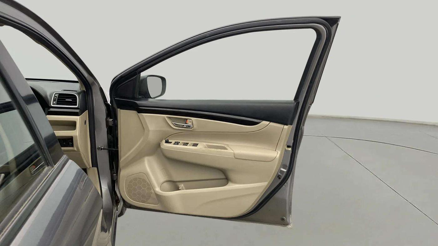 2015 Maruti Ciaz VXI+, Petrol, Manual, 68,199 km, RHS Front Door
