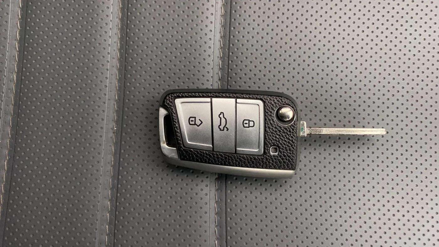 2023 Skoda KUSHAQ AMBITION 1.0L TSI MT, Petrol, Manual, 8,166 km, Key Close Up