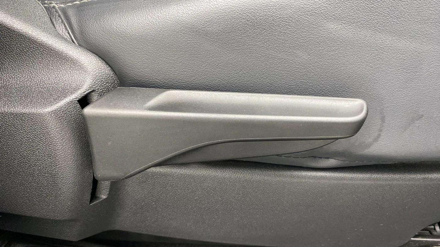2023 Skoda KUSHAQ AMBITION 1.0L TSI MT, Petrol, Manual, 8,166 km, Driver Side Adjustment Panel