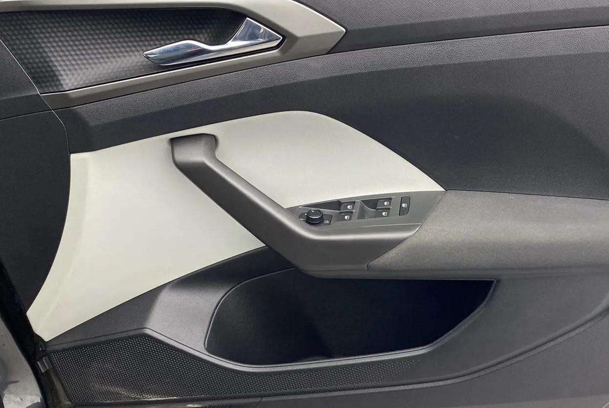 2023 Skoda KUSHAQ AMBITION 1.0L TSI MT, Petrol, Manual, 8,166 km, Driver Side Door Panels Control