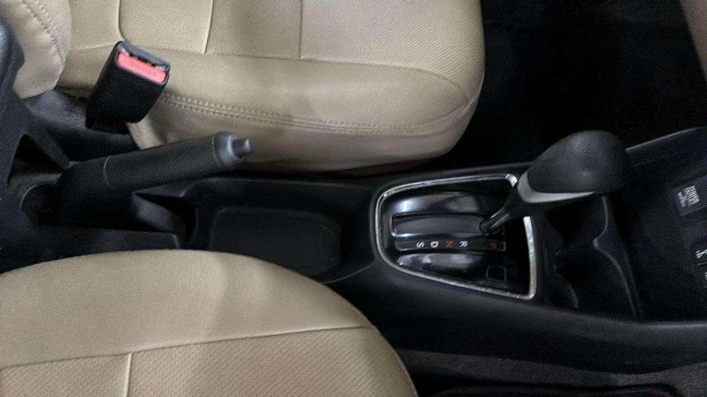 2022 Honda Amaze 1.2L I-VTEC VX CVT, Petrol, Automatic, 5,563 km, Gear Lever