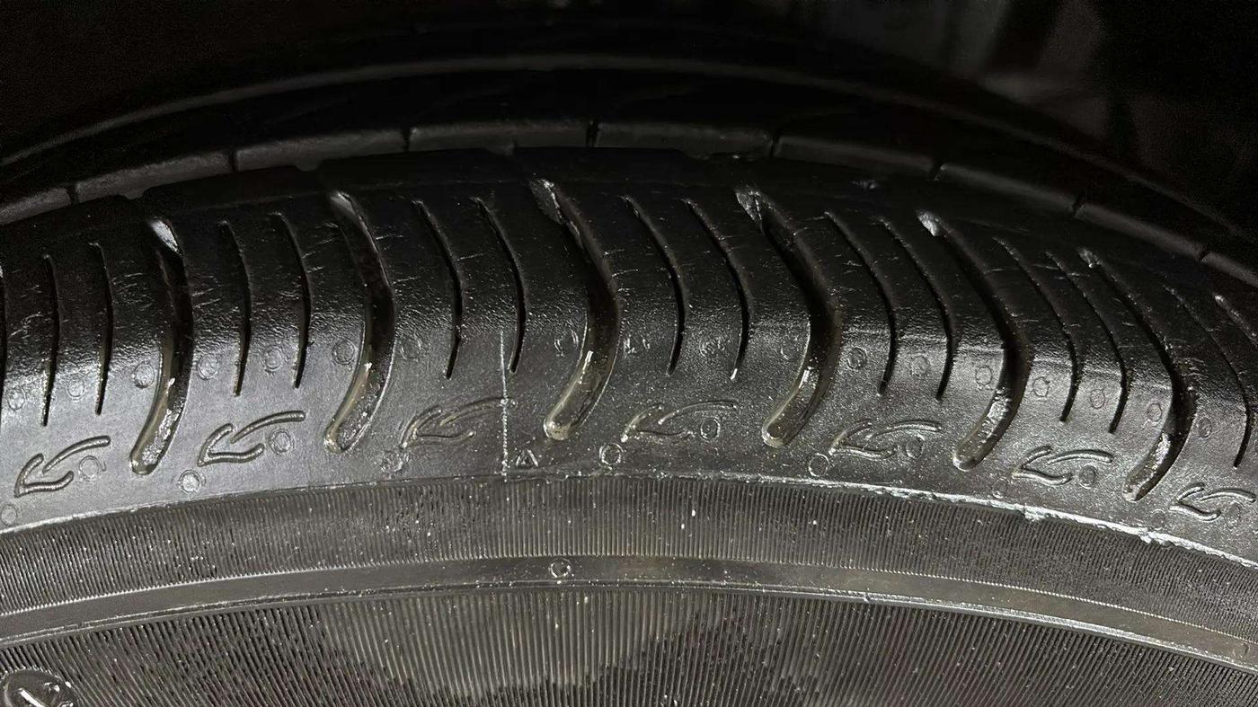2022 Honda Amaze 1.2L I-VTEC VX CVT, Petrol, Automatic, 5,563 km, Right Front Tyre Tread