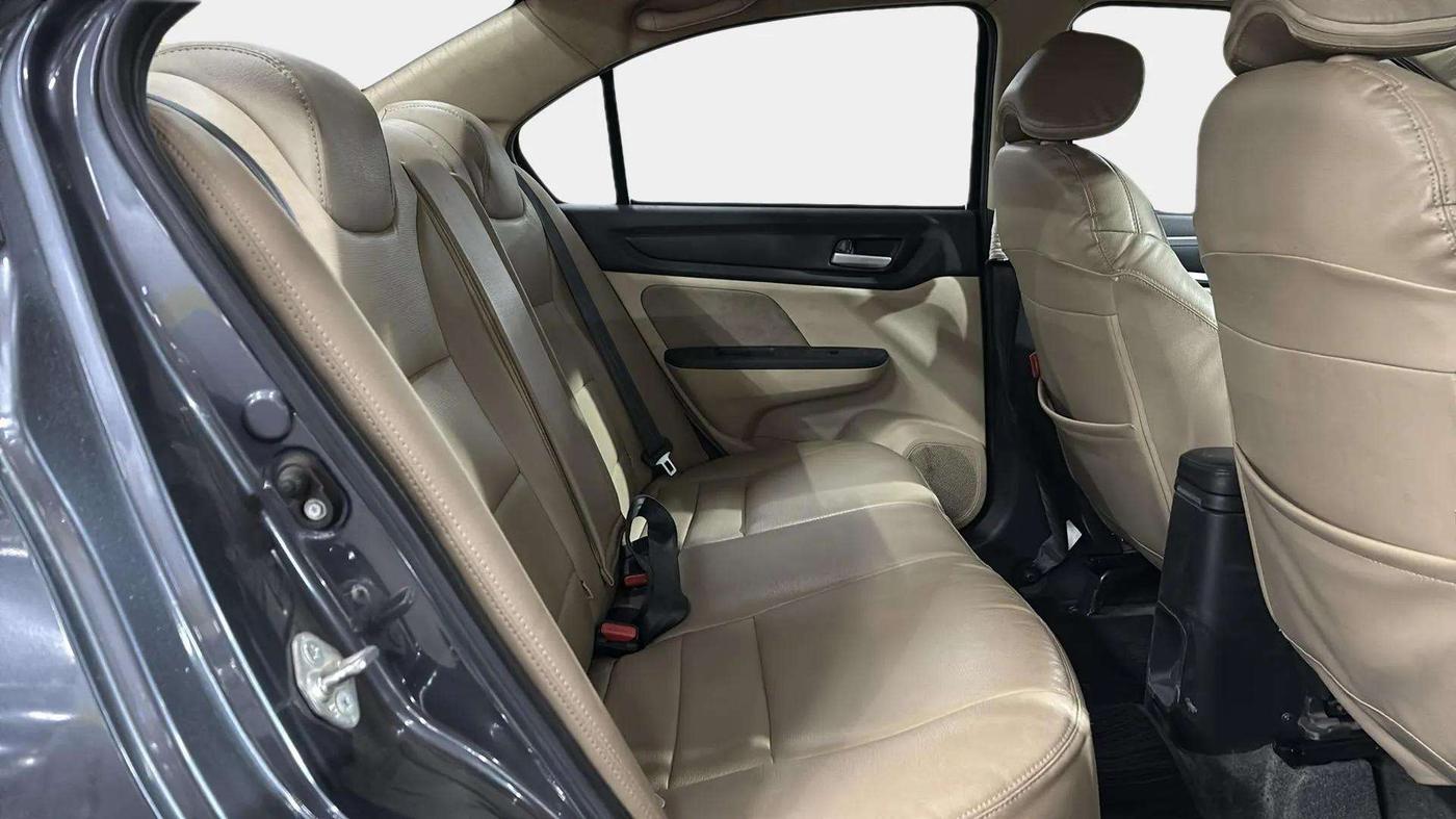 2022 Honda Amaze 1.2L I-VTEC VX CVT, Petrol, Automatic, 5,563 km, Right Side Rear Door Cabin