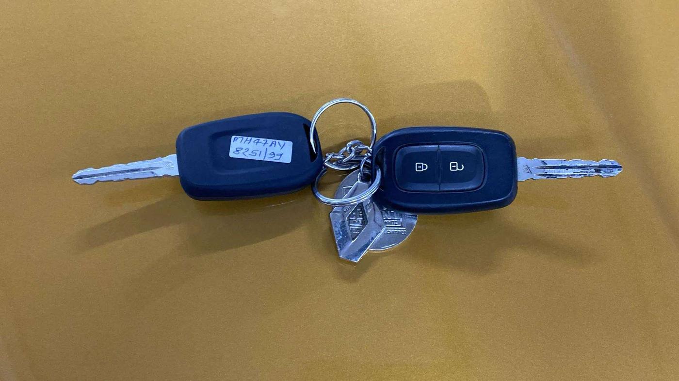 2021 Renault TRIBER RXT AMT, Petrol, Automatic, 14,449 km, Key Close Up