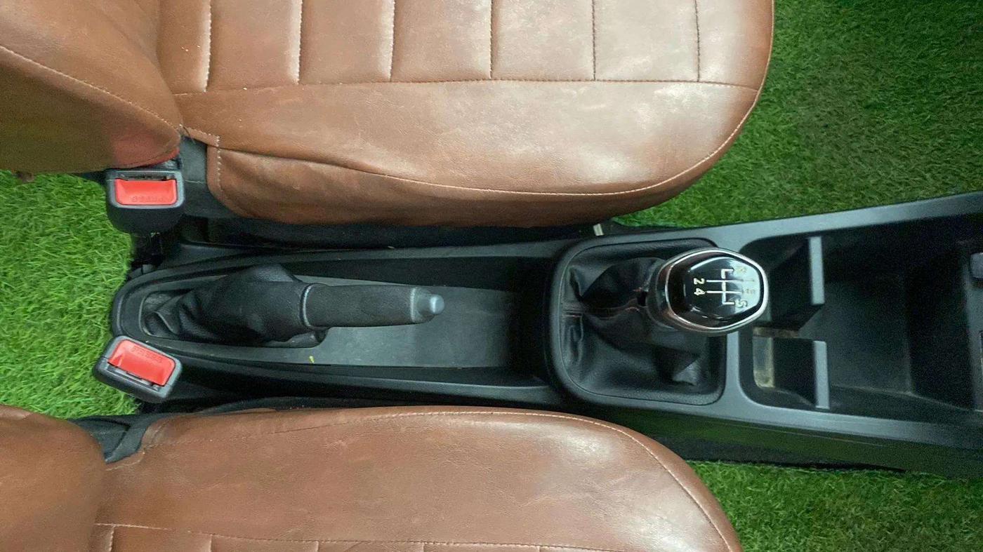 2024 Renault Kwid RXT 1.0, Petrol, Manual, 14,515 km, Gear Lever