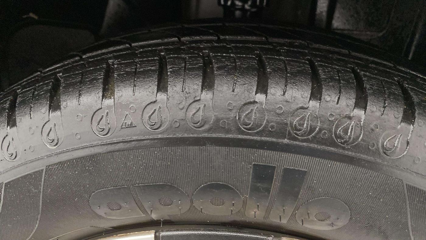 2020 Datsun Redi Go T(O) 1.0 AMT, Petrol, Automatic, 13,569 km, Right Front Tyre Tread