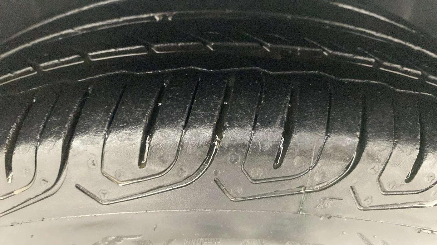 2015 Honda Amaze 1.2L I-VTEC S, Petrol, Manual, 79,609 km, Right Front Tyre Tread