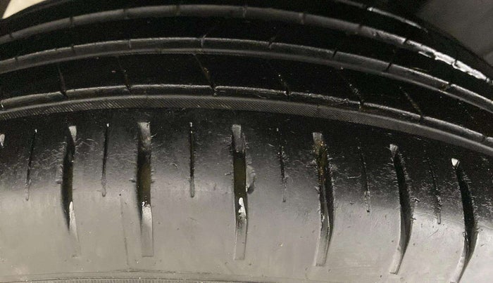 2023 Maruti Baleno  ZETA CNG 1.2L, CNG, Manual, 23,871 km, Right Front Tyre Tread