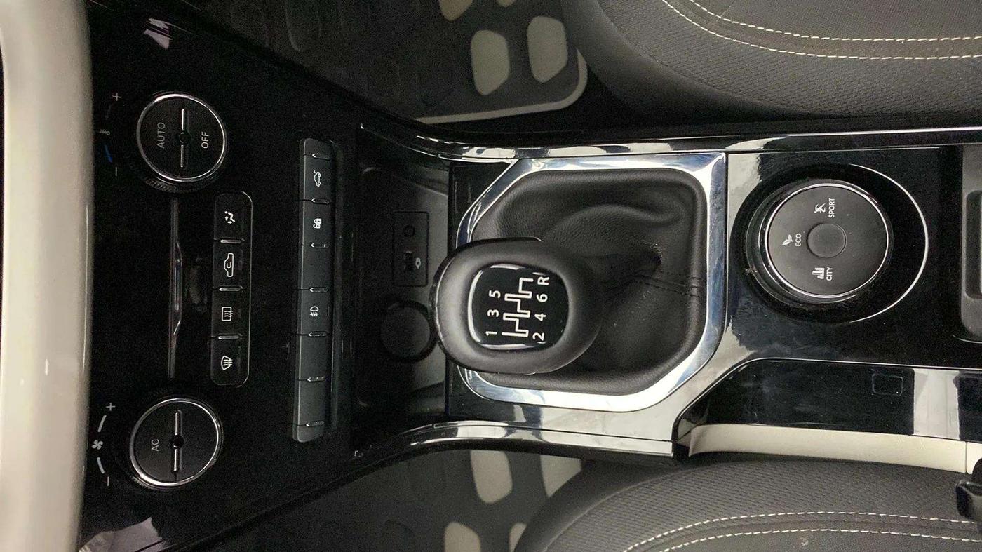 2020 Tata NEXON XZ PLUS PETROL, Petrol, Manual, 32,503 km, Gear Lever