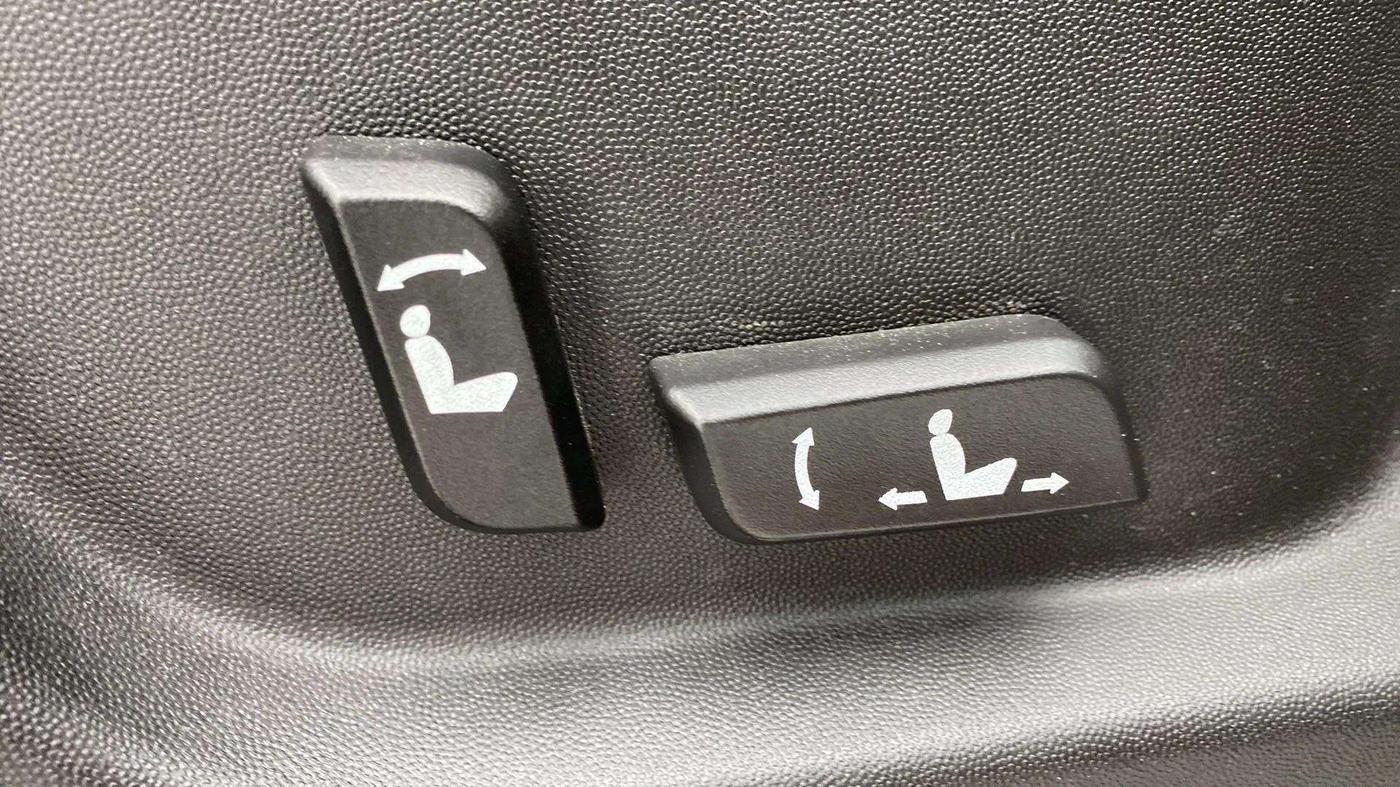 2018 Mahindra XUV500 W11 AT, Diesel, Automatic, 94,915 km, Driver Side Adjustment Panel
