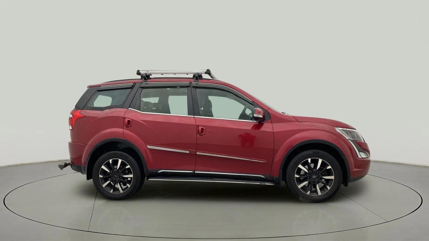 2018 Mahindra XUV500 W11 AT, Diesel, Automatic, 94,915 km, Right Side View