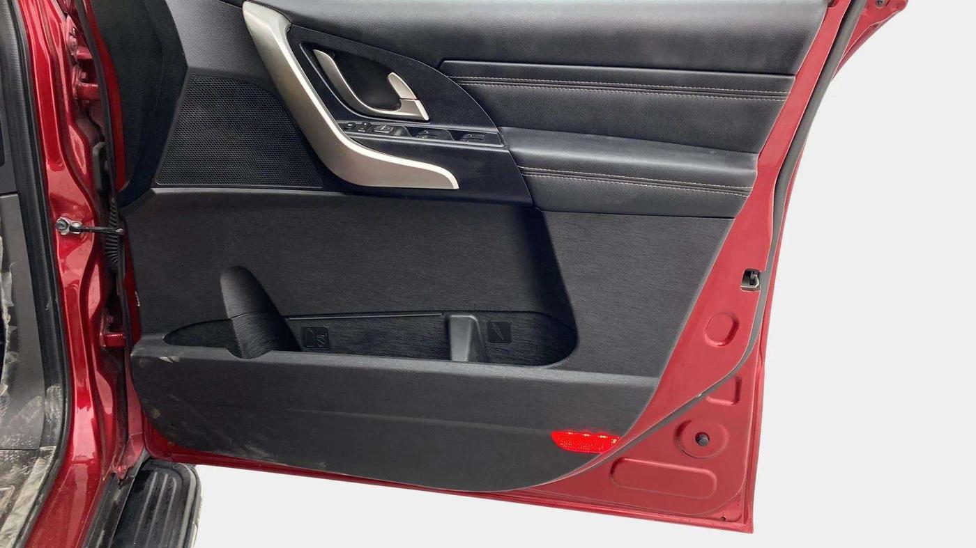 2018 Mahindra XUV500 W11 AT, Diesel, Automatic, 94,915 km, Driver Side Door Panels Control