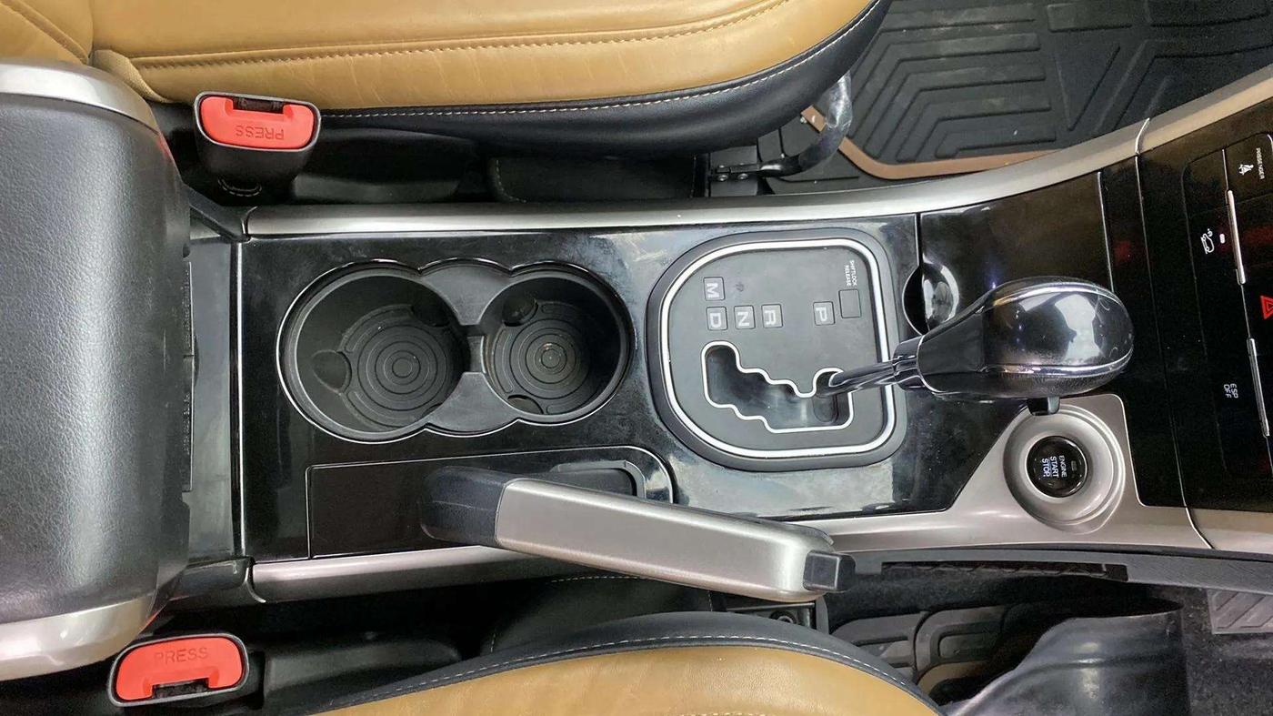 2018 Mahindra XUV500 W11 AT, Diesel, Automatic, 94,915 km, Gear Lever