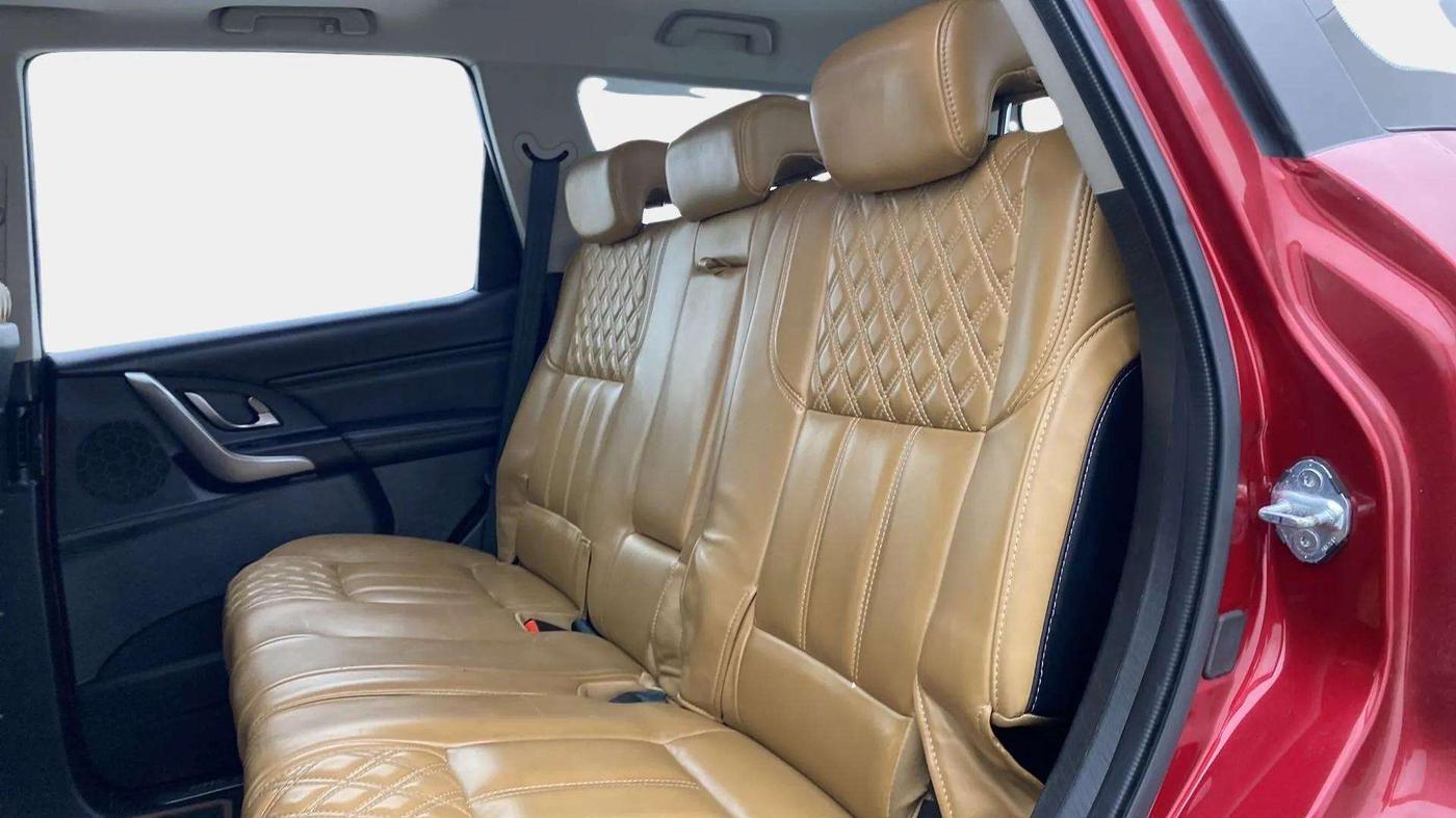 2018 Mahindra XUV500 W11 AT, Diesel, Automatic, 94,915 km, Right Side Rear Door Cabin