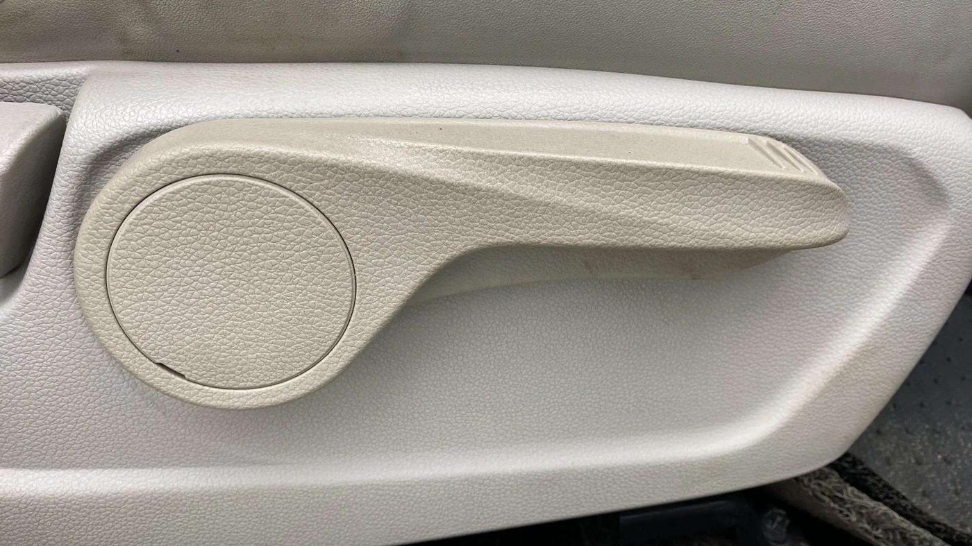2021 Mahindra XUV300 W8 (O) 1.5 DIESEL AMT, Diesel, Automatic, 87,681 km, Driver Side Adjustment Panel