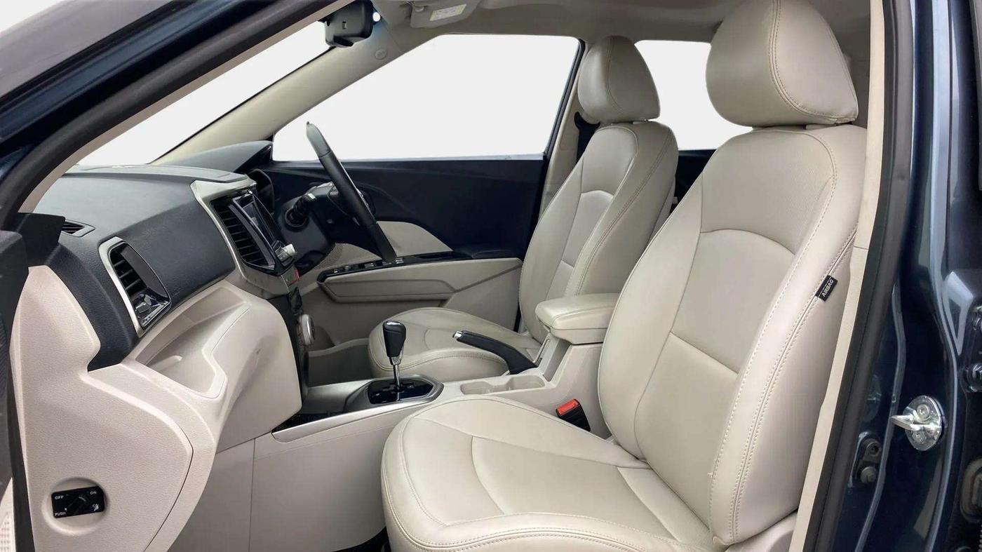 2021 Mahindra XUV300 W8 (O) 1.5 DIESEL AMT, Diesel, Automatic, 87,681 km, Right Side Front Door Cabin