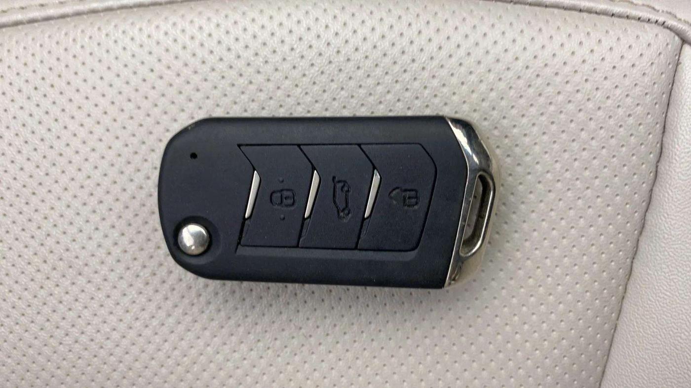 2021 Mahindra XUV300 W8 (O) 1.5 DIESEL AMT, Diesel, Automatic, 87,681 km, Key Close Up