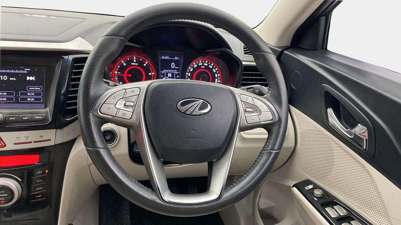 2021 Mahindra XUV300 W8 (O) 1.5 DIESEL AMT, Diesel, Automatic, 87,681 km, Steering Wheel Close Up