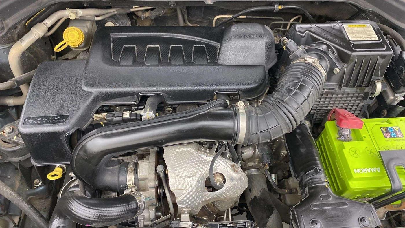 2021 Mahindra XUV300 W8 (O) 1.5 DIESEL AMT, Diesel, Automatic, 87,681 km, Engine View