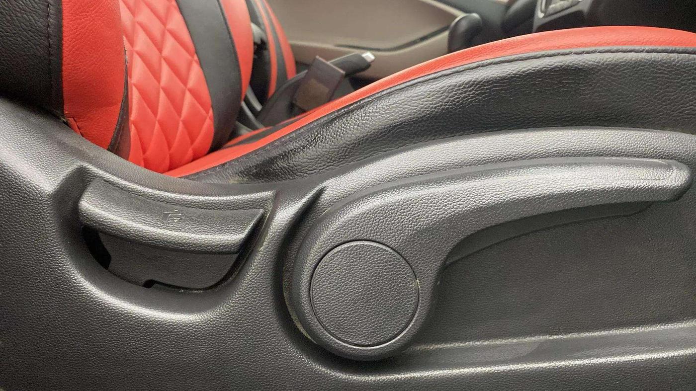 2019 Hyundai Elite i20 SPORTZ PLUS 1.2, Petrol, Manual, 44,107 km, Driver Side Adjustment Panel