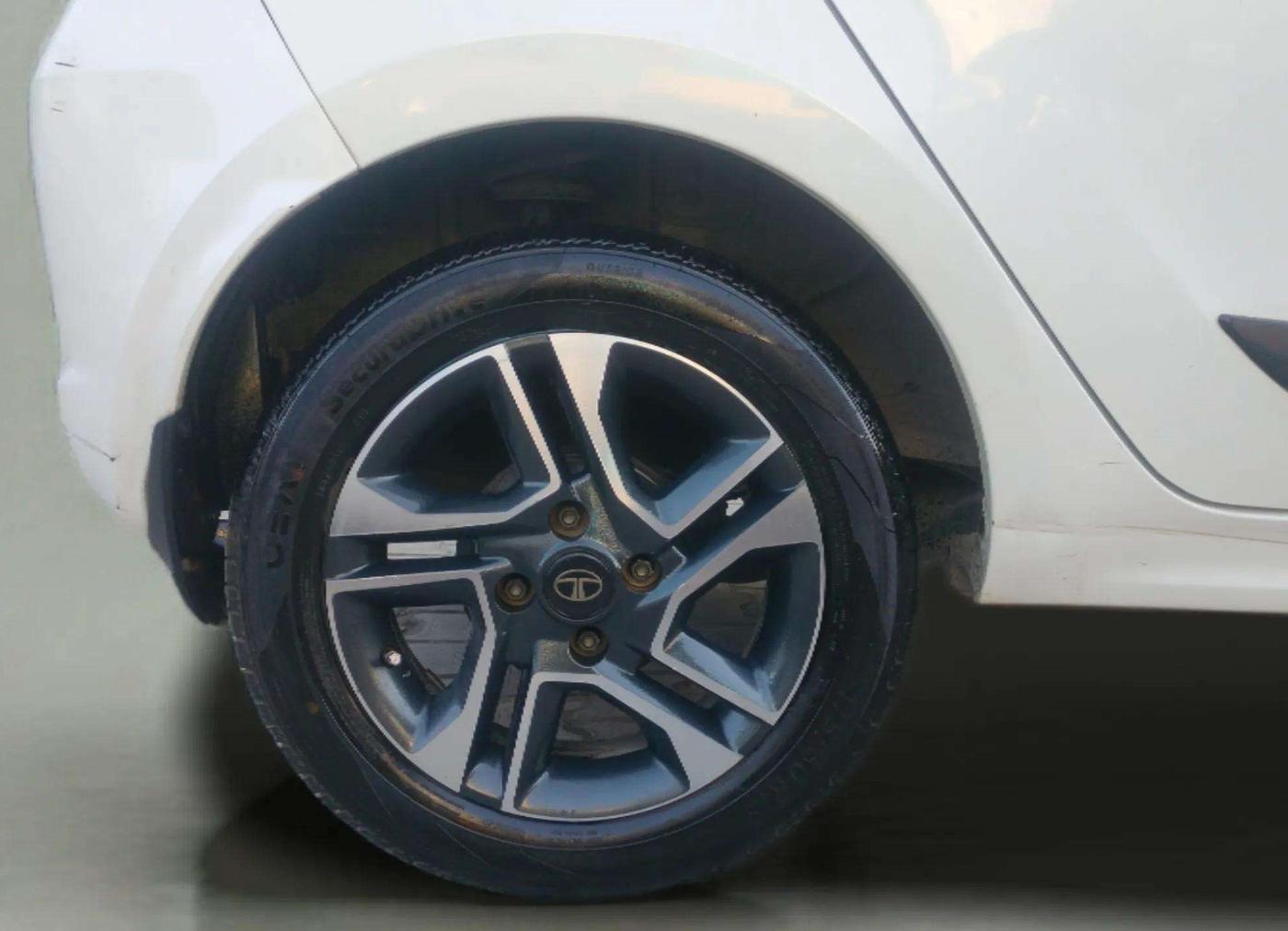 2019 Tata Tiago XZA PLUS PETROL, Petrol, Automatic, 68,664 km, Right Rear Wheel