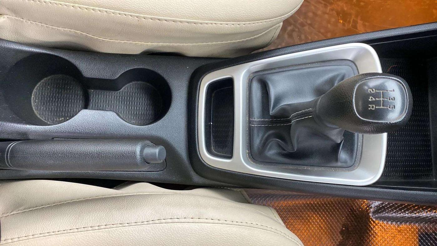 2020 Hyundai VENUE S 1.2, Petrol, Manual, 17,776 km, Gear Lever