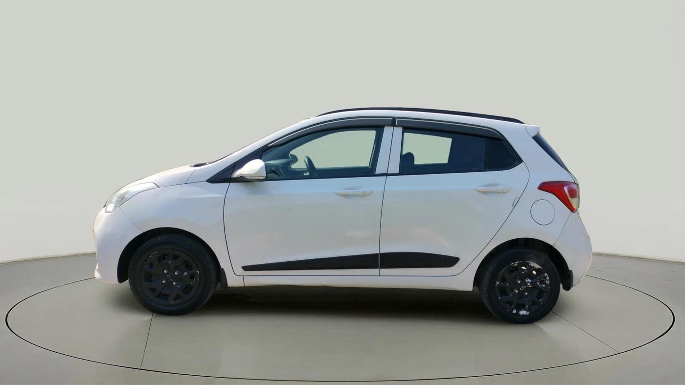 2018 Hyundai Grand i10 SPORTZ 1.2 KAPPA VTVT, Petrol, Manual, 67,139 km, Left Side