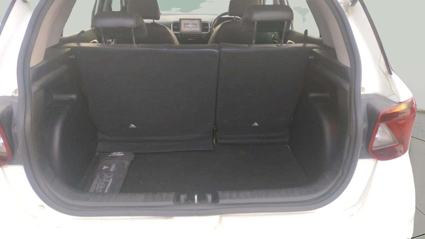 2019 Hyundai VENUE SX 1.0 (O) TURBO, Petrol, Manual, 65,742 km, Boot Inside