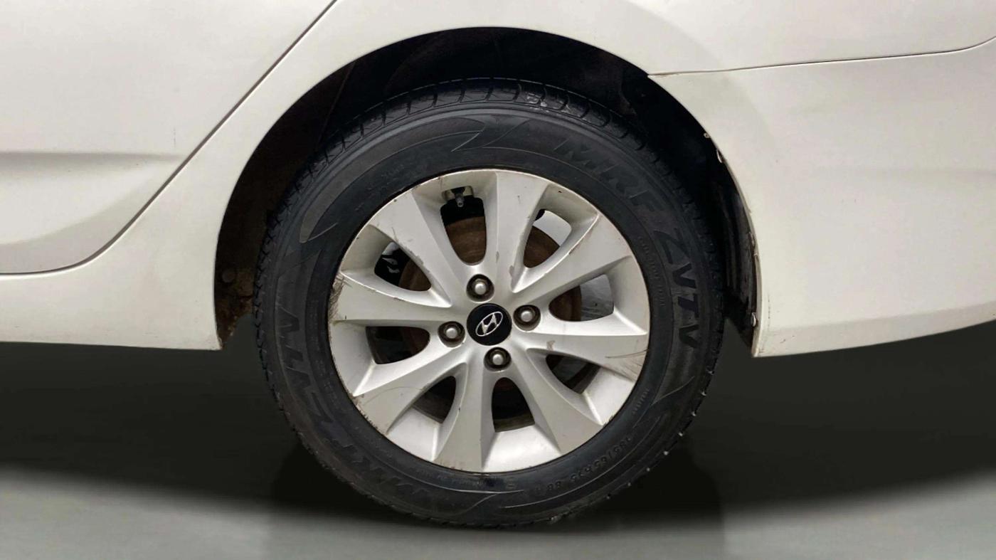 2015 Hyundai Verna FLUIDIC 4S 1.6 VTVT S, Petrol, Manual, 84,168 km, Left Rear Wheel