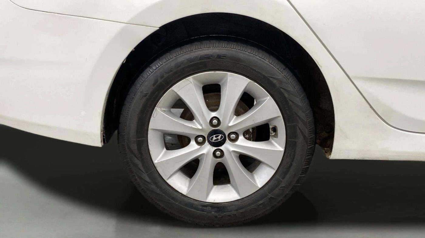 2015 Hyundai Verna FLUIDIC 4S 1.6 VTVT S, Petrol, Manual, 84,168 km, Right Rear Wheel