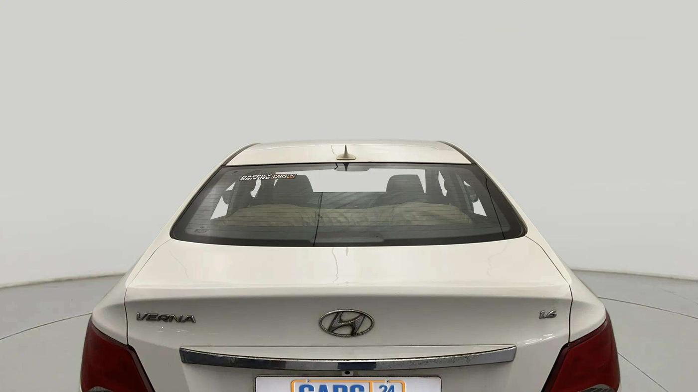 2015 Hyundai Verna FLUIDIC 4S 1.6 VTVT S, Petrol, Manual, 84,168 km, Rear Windshield