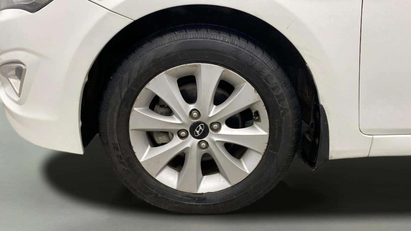 2015 Hyundai Verna FLUIDIC 4S 1.6 VTVT S, Petrol, Manual, 84,168 km, Left Front Wheel