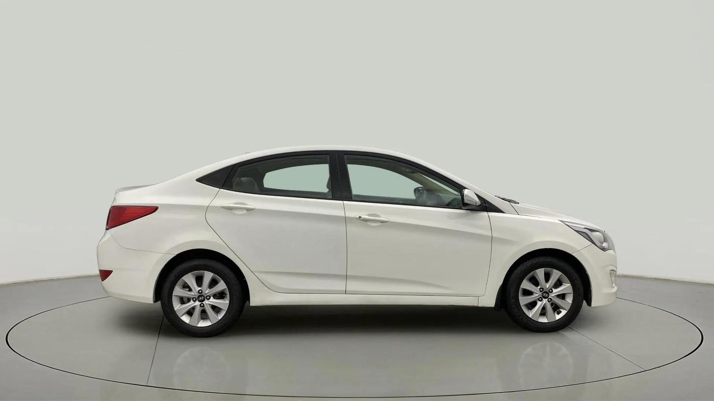 2015 Hyundai Verna FLUIDIC 4S 1.6 VTVT S, Petrol, Manual, 84,168 km, Right Side View