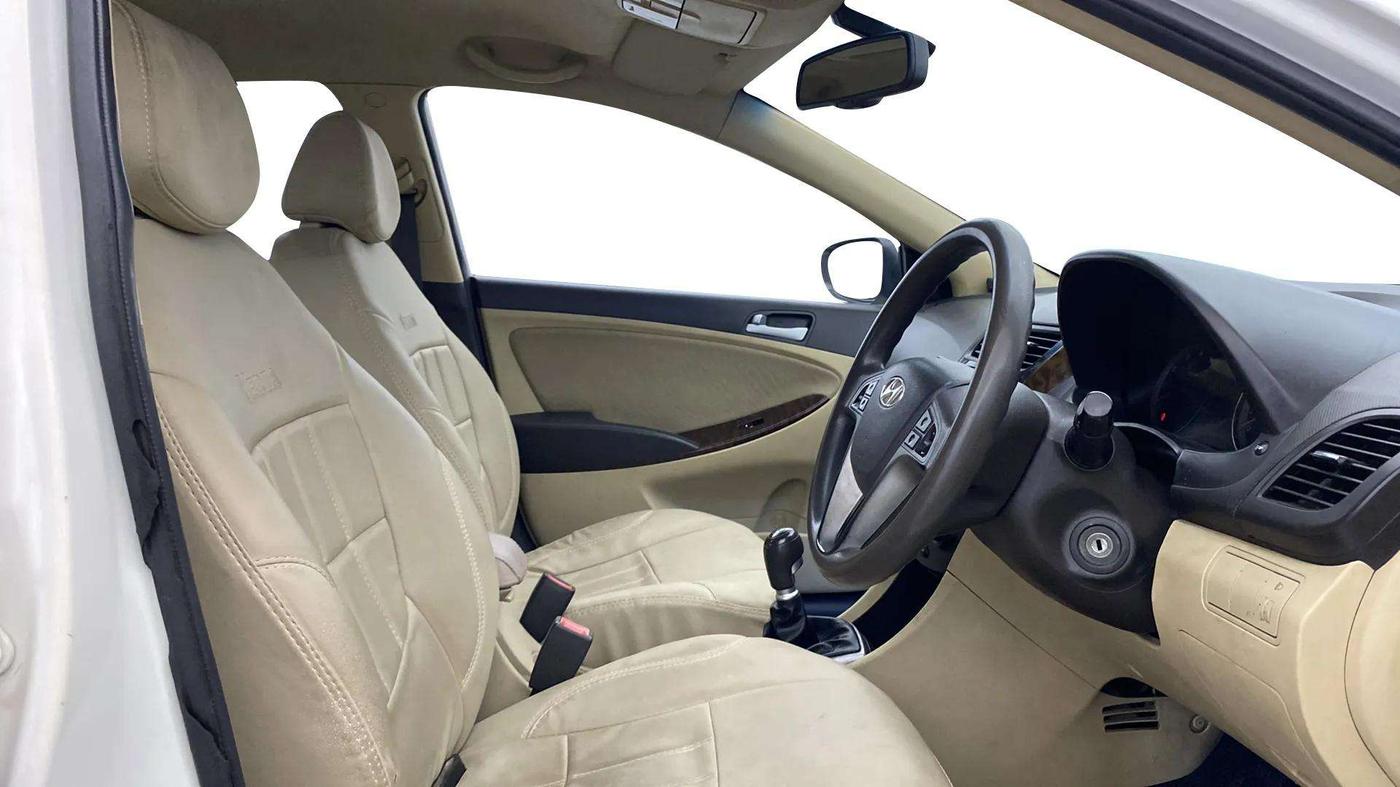 2015 Hyundai Verna FLUIDIC 4S 1.6 VTVT S, Petrol, Manual, 84,168 km, Right Side Front Door Cabin