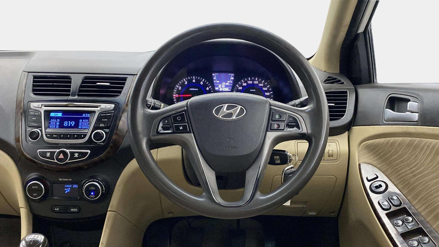 2015 Hyundai Verna FLUIDIC 4S 1.6 VTVT S, Petrol, Manual, 84,168 km, Steering Wheel Close Up