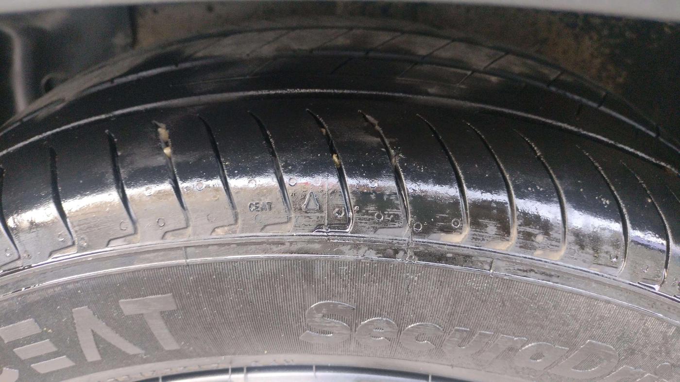 2024 Hyundai EXTER SX(O) 1.2 AMT, Petrol, Automatic, 10,923 km, Left Front Tyre Tread